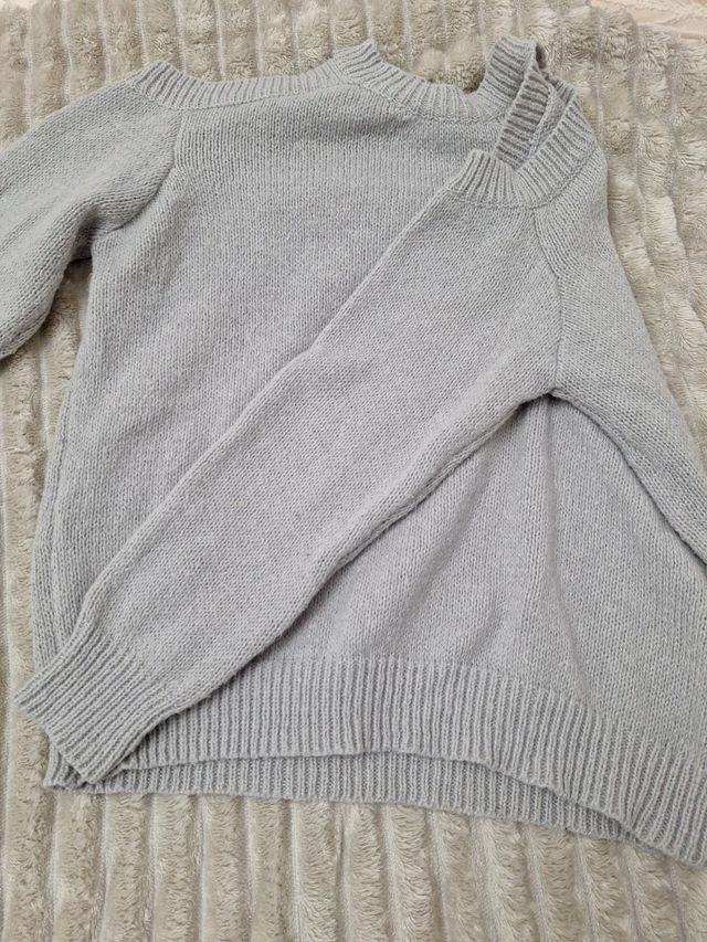 Jersey gris hombros descubiertos