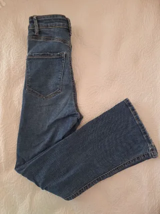 Lote Stradivarius: Vaqueros, Shorts y Falda