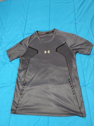 Camiseta deportiva Under Armour gris
