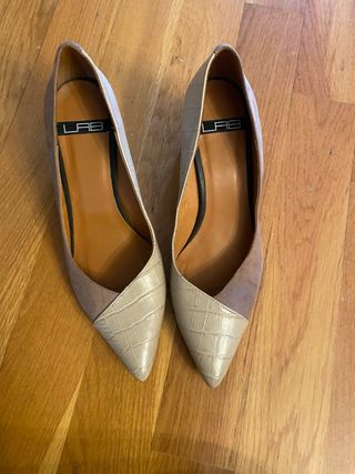 Zapatos de tacón LAB beige y marrón