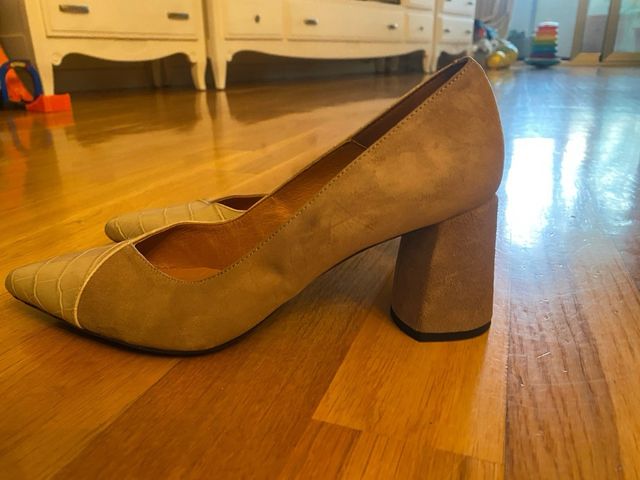 Zapatos de tacón LAB beige y marrón