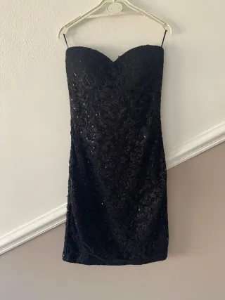 Tubino nero elegante con paillettes