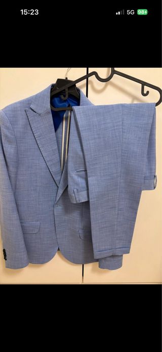 Abito elegante uomo celeste