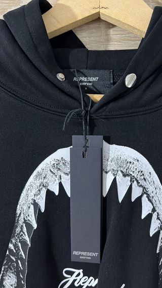 Sudadera REPRESENT Tiburón Negra