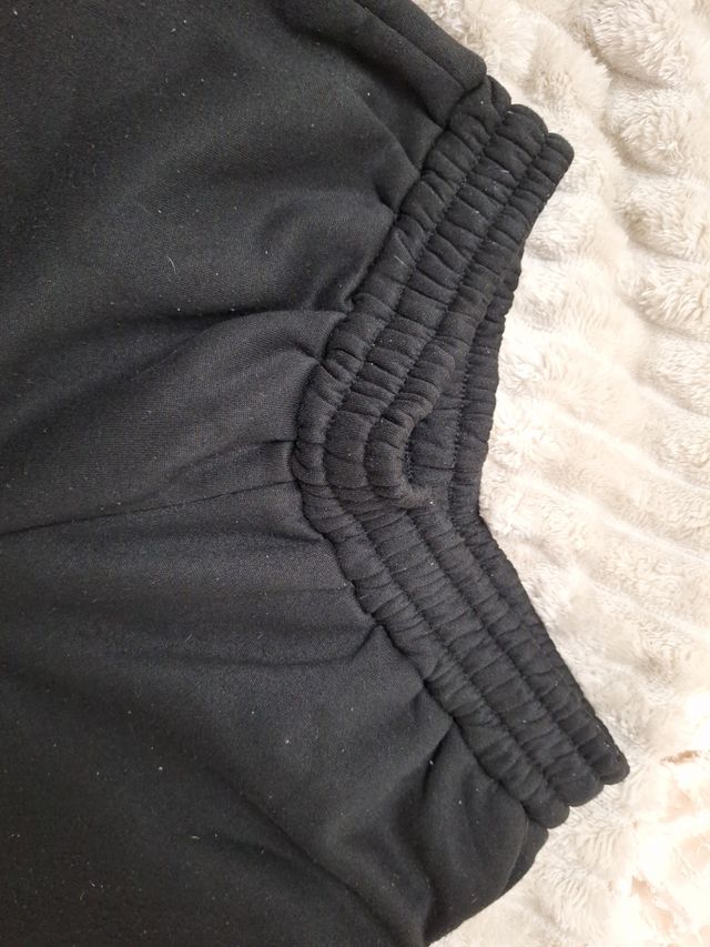 Pantalones de chándal negros con estampado