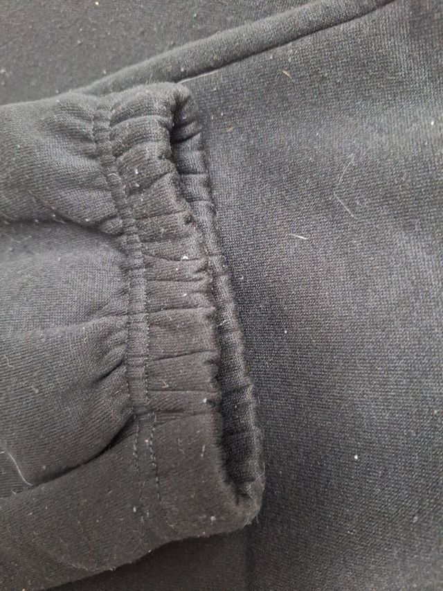 Pantalones de chándal negros con estampado