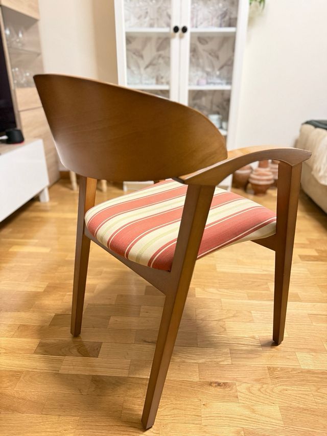 Juego de 2 sillas de madera tapizadas