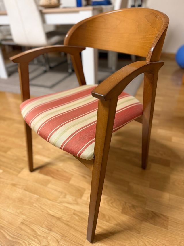 Juego de 2 sillas de madera tapizadas