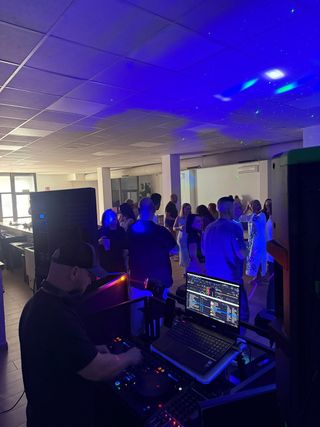 DJ y equipo de sonido para eventos