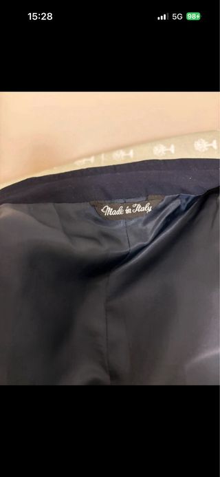 Completo elegante uomo blu