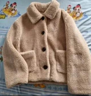 Chaqueta beige de borreguito