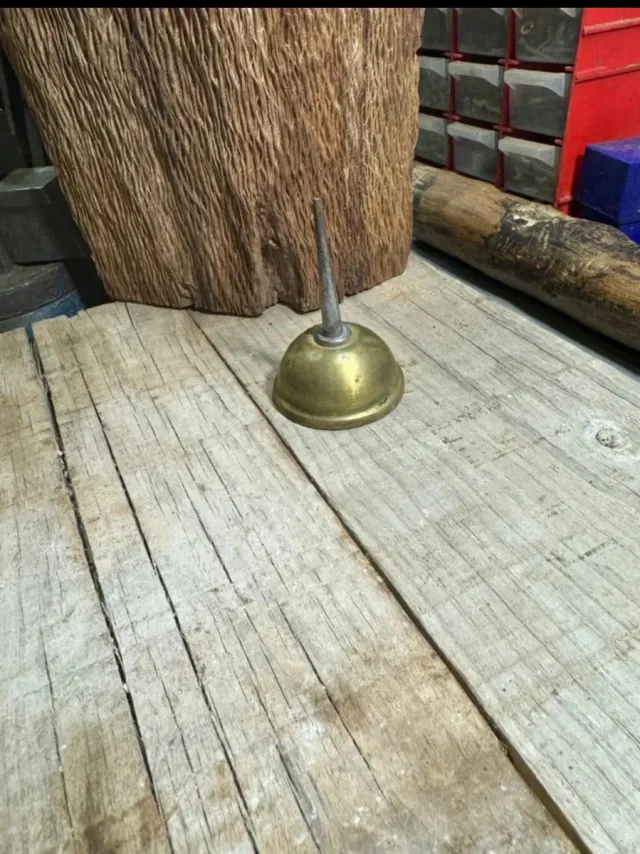 Planchas pequeñas antiguas y aceitera