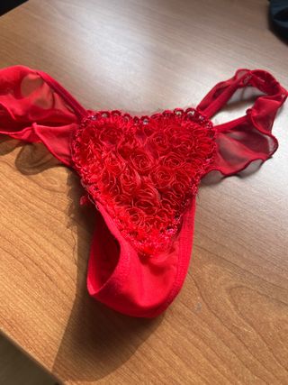 Lencería roja corazón con volantes
