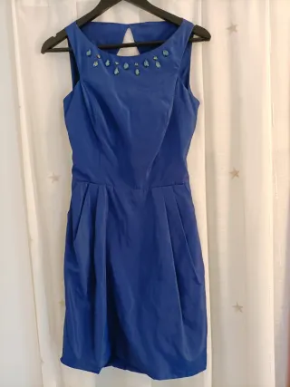Vestido azul corto con pedrería