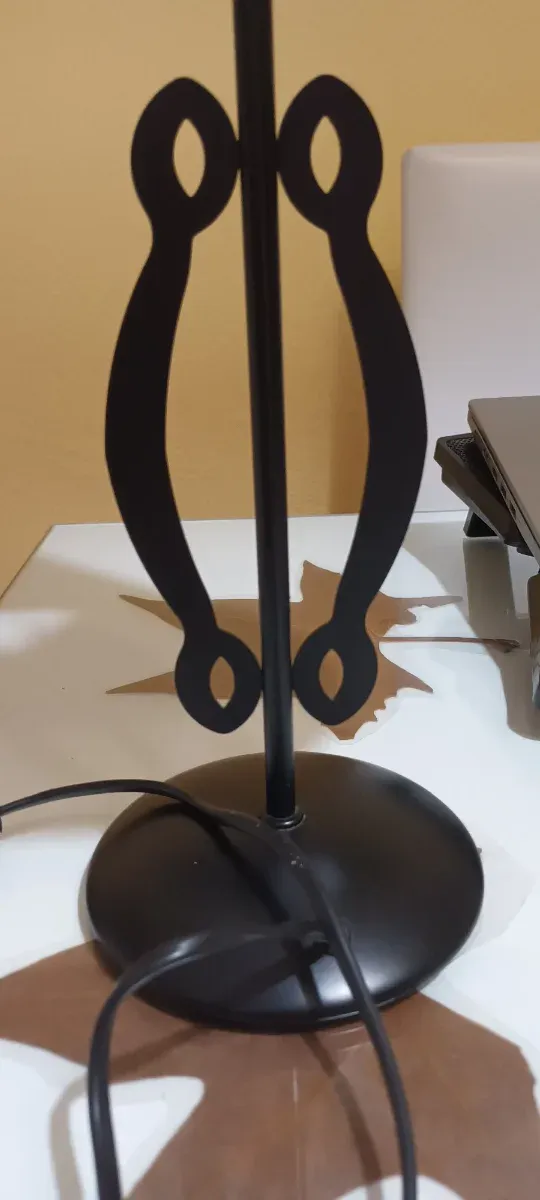 Lamparita de mesa beige y negra