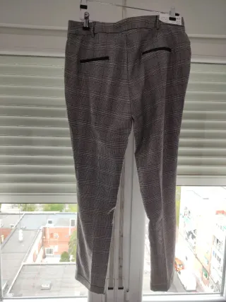 Pantalón Sfera cuadros gris/negro/burdeos Talla 42