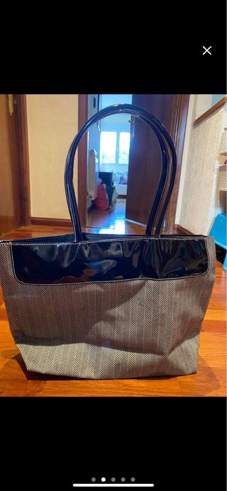 Bolso de mano charol y tela gris