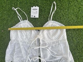 Top blanco con lazada y encaje NUEVO 
