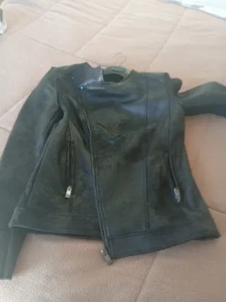Chaqueta polipiel negra 