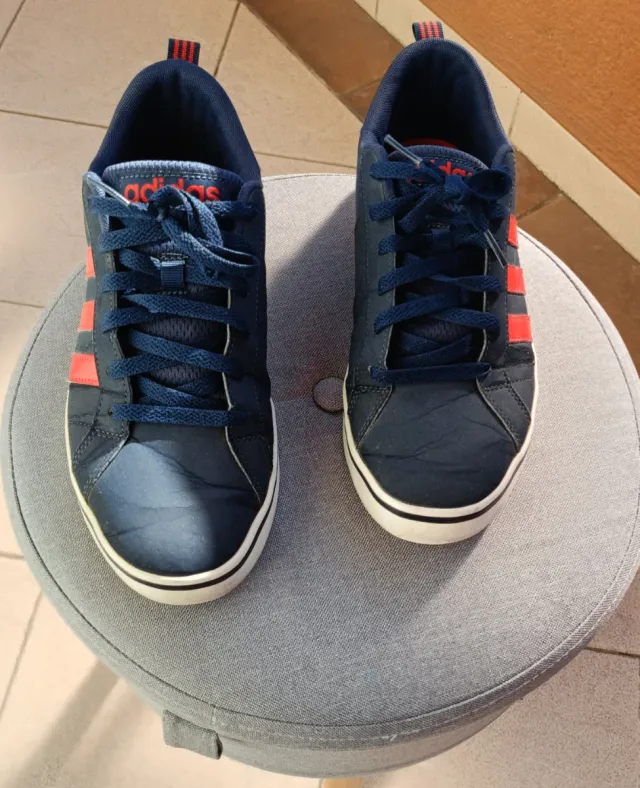 Zapatillas Adidas deportivas azul y rojo