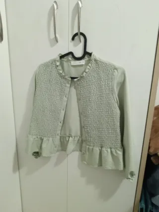 Blusa verde con volantes