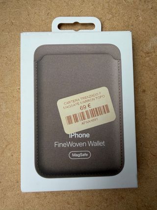 Cartera iPhone FineWoven MagSafe Marrón