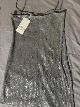 Vestido lentejuelas Zara plateado Talla M