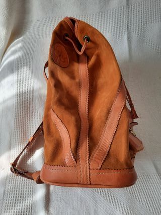 Mochila de piel vuelta y cuero. A estrenar.