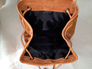 Mochila de piel vuelta y cuero. A estrenar.