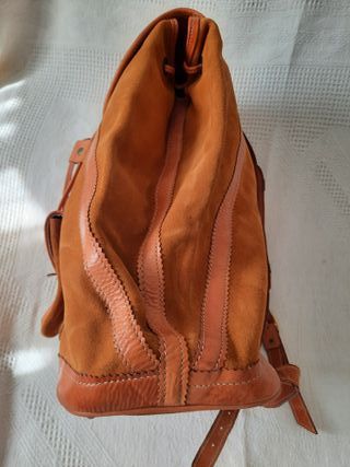 Mochila de piel vuelta y cuero. A estrenar.