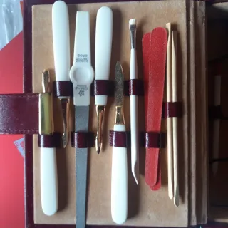 Kit Manicure Nuovo Rosso/Oro