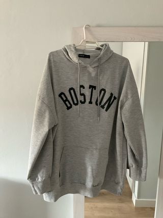 Sudadera gris con capucha y logo Boston