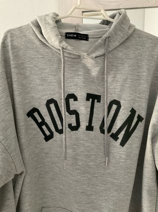 Sudadera gris con capucha y logo Boston