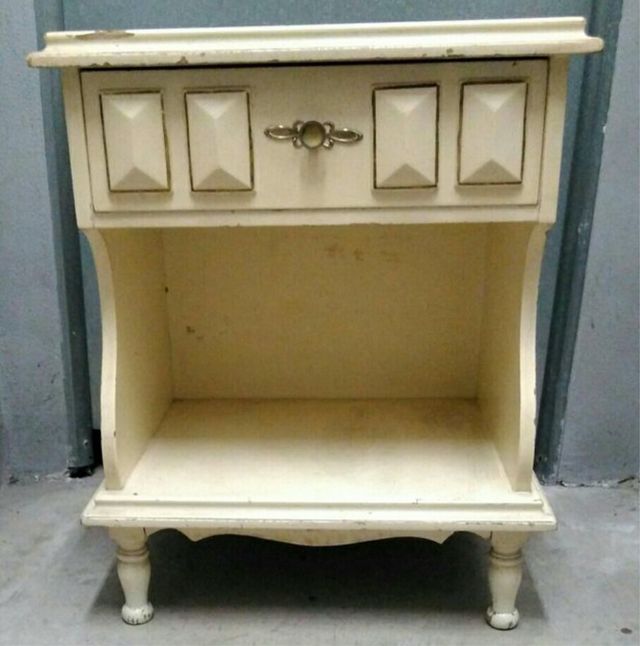 Mesita de noche antigua madera y metal