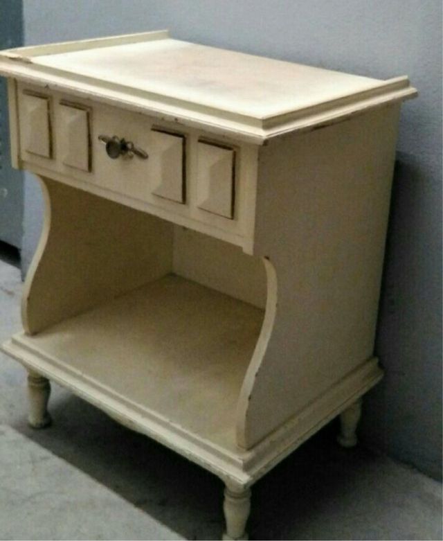 Mesita de noche antigua madera y metal