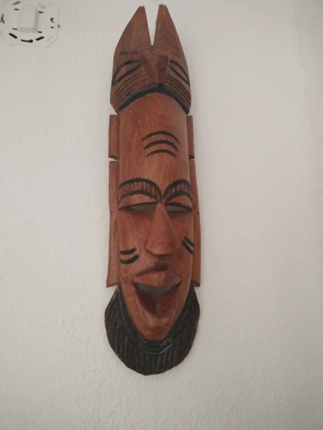 4 Máscaras africanas talladas a mano diferentes ta