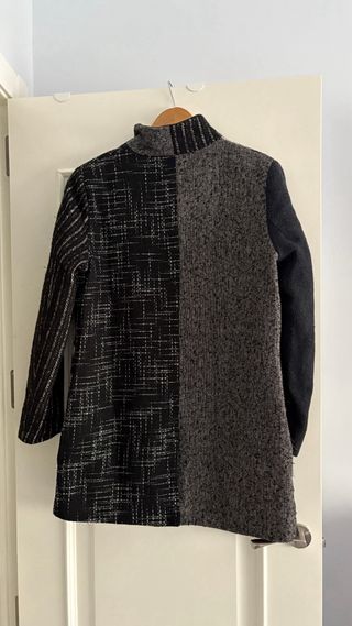 Abrigo Desigual patchwork gris y negro