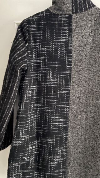 Abrigo Desigual patchwork gris y negro
