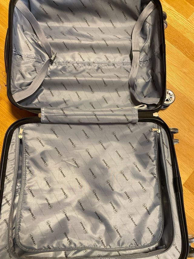 Maleta Roja Rígida con Ruedas