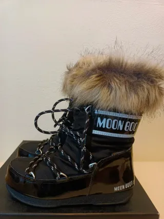 Botas Moon Boot Negras con Detalles Rosas