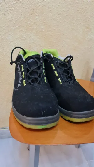 Zapatos de seguridad Anibal negros y verdes