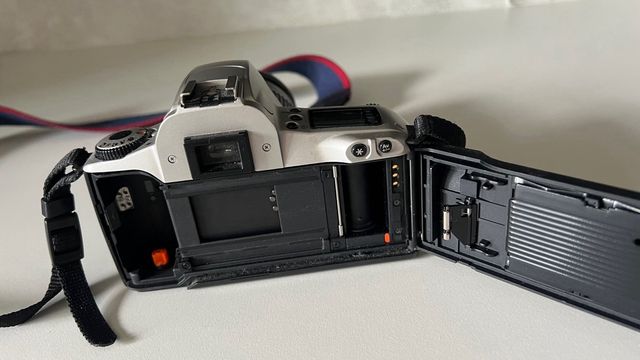 Canon Rebel 2000 EOS – cámara analógica