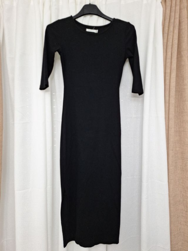 Vestido negro cuello redondo manga 3/4