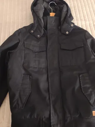 Chaqueta Negra Unisex con Capucha