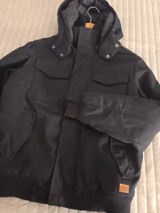 Chaqueta Negra Unisex con Capucha
