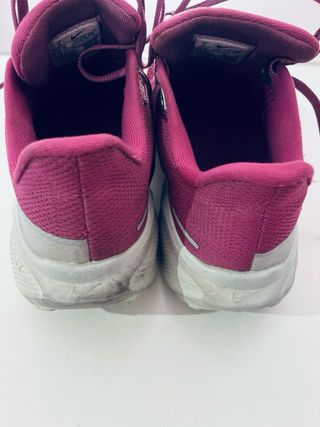 Zapatillas Nike Running Mujer granates 