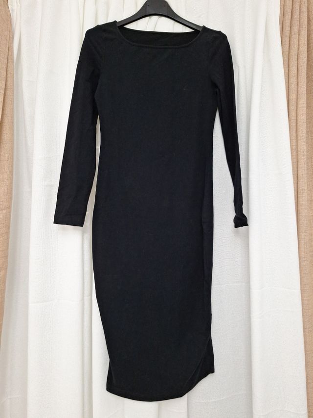 Vestido negro manga larga cuello redondo