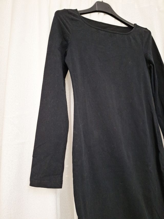 Vestido negro manga larga cuello redondo