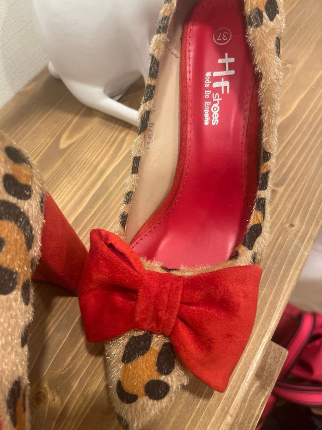 Zapatos tacón leopardo lazo rojo sin estrenar