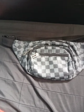 Riñonera checker